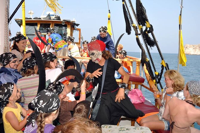 Alanya All Inclusive Pirate Boat Trip With Hotel Transfer - Lunch on Deck: Fish or Chicken, Pasta, Salad, and the Honest Expectations