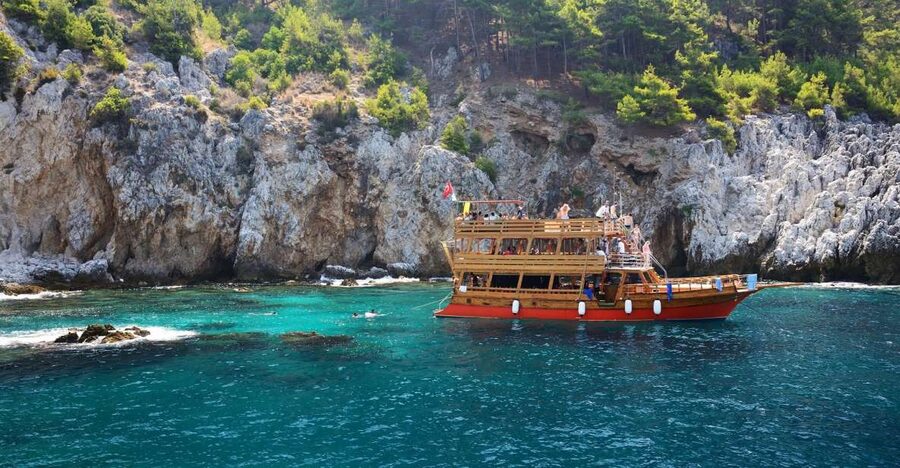 Alanya: Boat Trip with Lunch, Drinks, and Swim Stops - Coastline views change fast when you’re on a boat