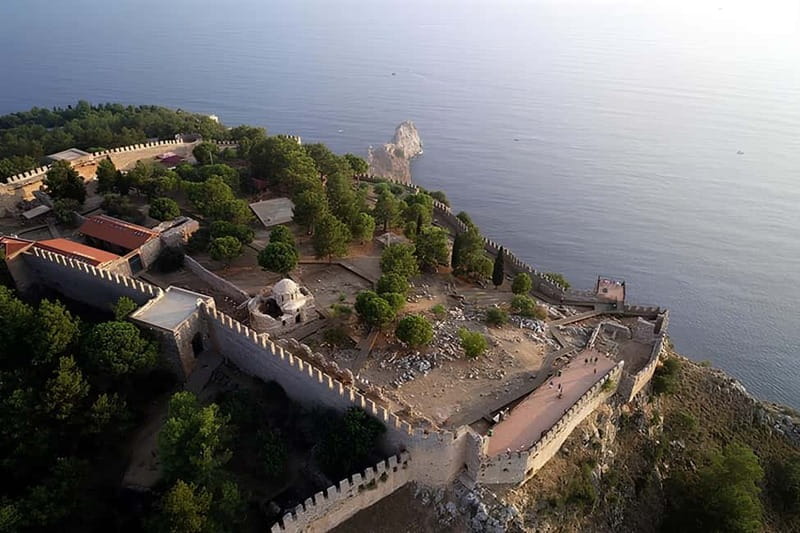 Alanya: Castle Tour with Damlatas Cave & Cable Car Options - Damlataş Cave: a cool detour with history talk