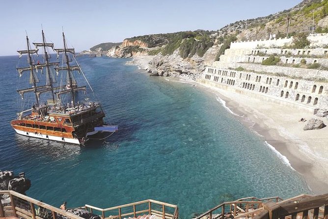 Alanya Catamaran Boat Trip incl. Lunch and drinks - On Board With Brothers Five: Crew, Lunch, and the Music Volume