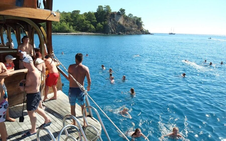 Alanya: Catamaran Boat Trip with Sunbathing and Swimming - Cleopatra Beach and Ulas Beach: Two Different Types of Waterfront Time
