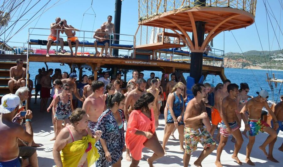 Alanya: Catamaran Boat Trip with Sunbathing and Swimming - Lunch Onboard: Fuel That Fits the Schedule