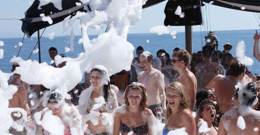 Alanya: Disco Boat Tour with Foam Party and Unlimited Drinks - Sailing From Alanya Harbor With Castle and Red Tower Views