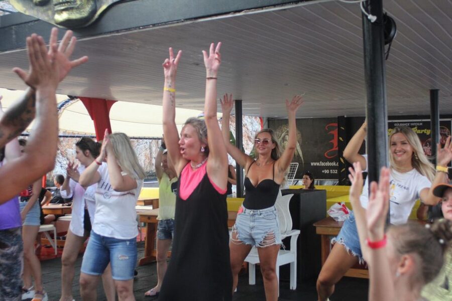 Alanya: Evening Jeep Tour with Sunset Boat Trip and Dinner - Should you book the Alanya Night Jeep Safari with sunset boat and dinner?