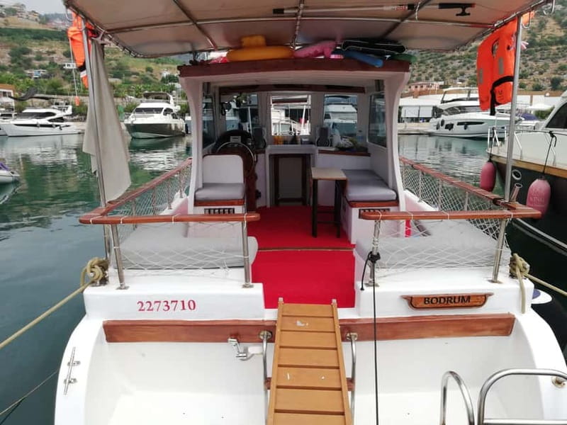Alanya: Fishing Tour with Lunch and Hotel Transfers - The first leg: coastal views and slow cruising