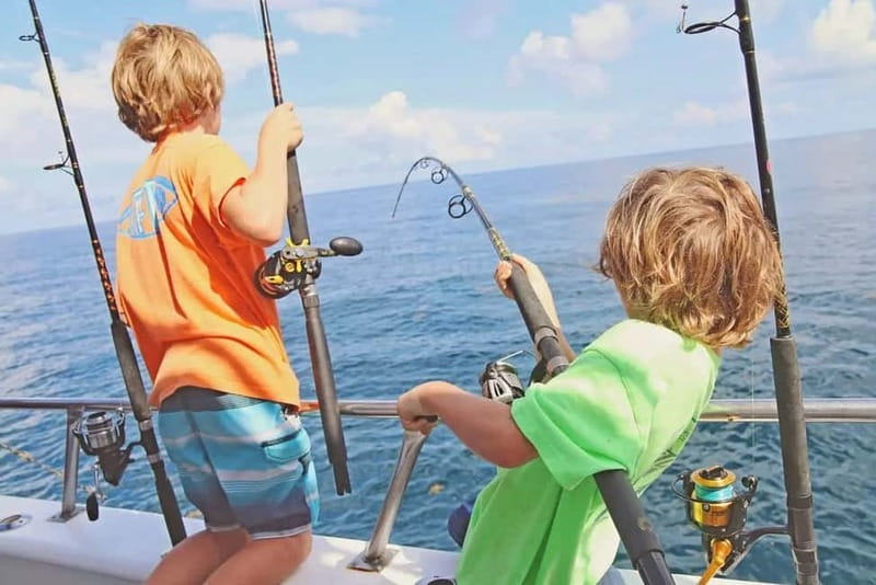 Alanya: Fishing Tour with Lunch and Hotel Transfers - The equipment and crew side of the experience