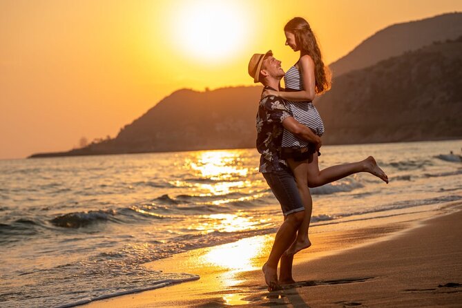 Alanya Holiday Photo Shoot – Families, Couples & Solo Travelers - The office selection moment: where your photo set becomes yours