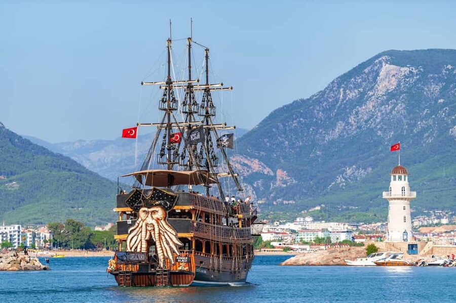 Alanya: Pirate Boat Trip with Lunch and Drinks - Sailing Alanya’s Coast Like a Real Day Off
