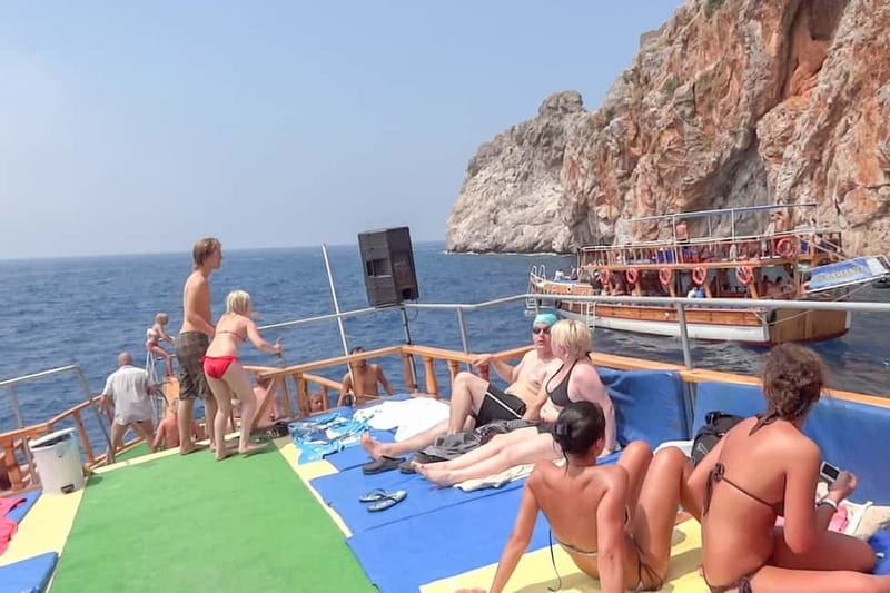 Alanya: Pirate Boat Trip with Lunch and Drinks - On Board: Music, Upper Deck Relaxing, and the Foam Party