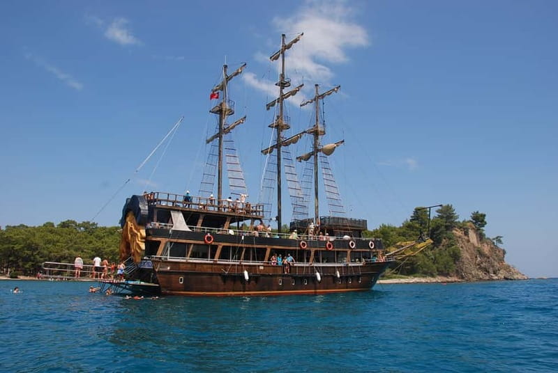 Alanya: Pirate Boat Trip with Meal, Drinks and Pickup Option - Onboard setup: showers, toilets, and the bar situation