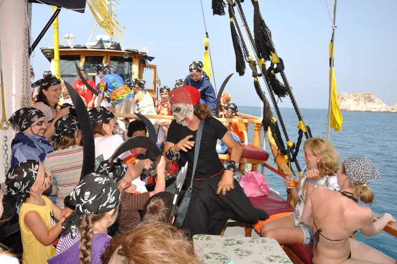 Alanya: Pirate Boat Trip with Meal, Drinks and Pickup Option - Lunch at sea: what you actually get and when it happens