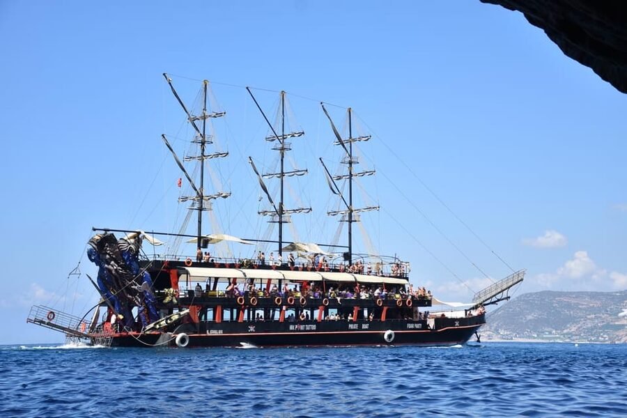 Alanya: Pirate Boat Trip with Optional Pick Up and Lunch - Mediterranean lunch on deck: simple, included, and timed for the coast