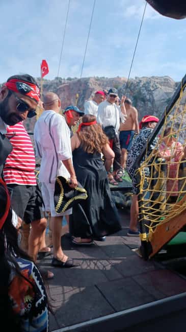Alanya: Pirate Boat with Lunch and Unlimited Drinks - Who should book this pirate boat cruise in Alanya
