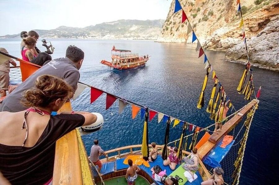 Alanya: Pirates Boat Trip with Lunch and Hotel Pickup - Key Things to Know Before You Go