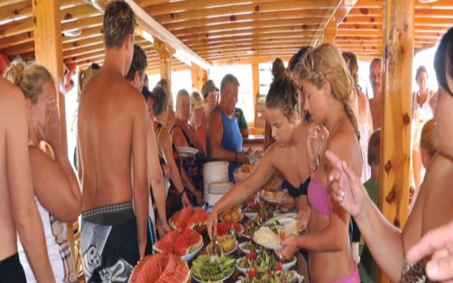 Alanya: Pirates of Alanya Boat Tour with Lunch and Drinks - Lunch on Board: What’s Included and How to Make It Work for You