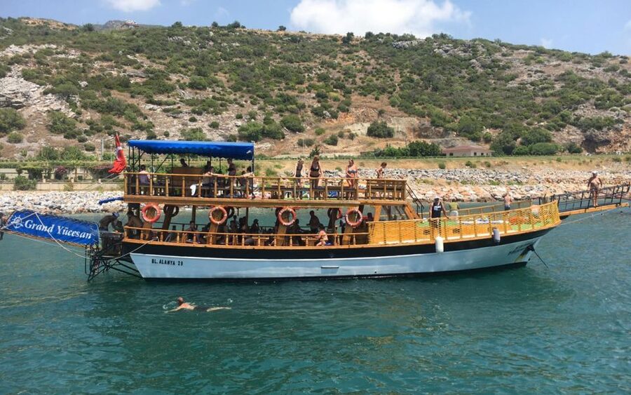 Alanya: Relax Boat Trip With Lunch & Swimming - Transfers and Timing: Included Pickup, But Seats Can Be Tight