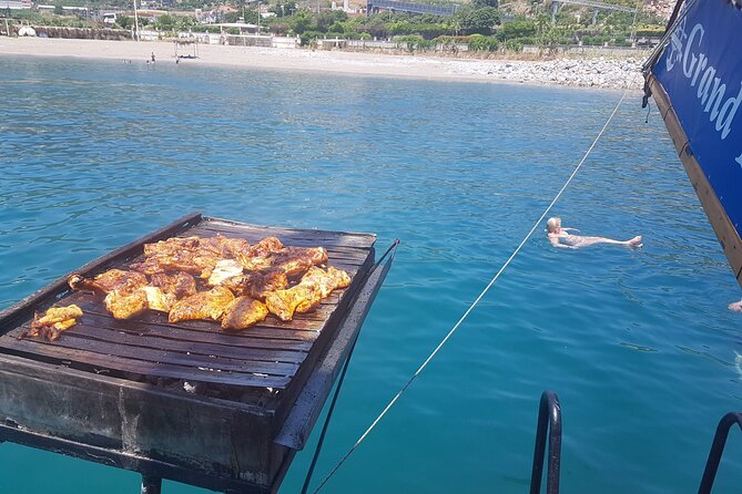 Alanya Relaxing Boat Tour with Lunch, Soft Drinks & Transfer - Stop 3 (about 1 hour): head back to Alanya harbor