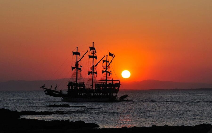Alanya: Sunset Boat Includes Soft Drinks And Dinner - Alanya Castle Views and the Best Timing for Photos