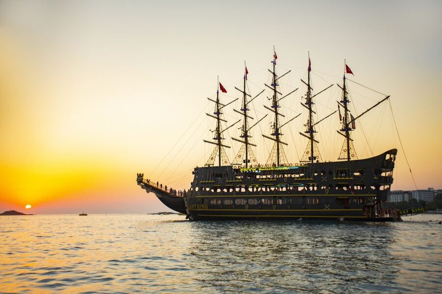 Alanya: Sunset Cruise and Party Boat - Photos, Souvenirs, and Alcohol: What to Budget For