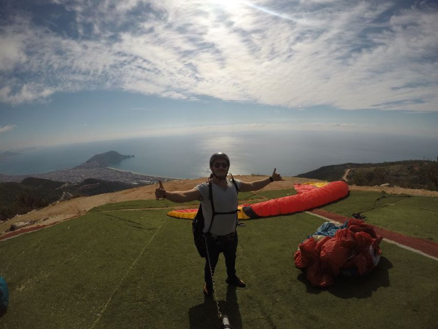 Alanya: Tandem Paragliding from 700m with Meeting or Pick Up - Pickup, meeting point, and the day’s schedule (coach time is real)