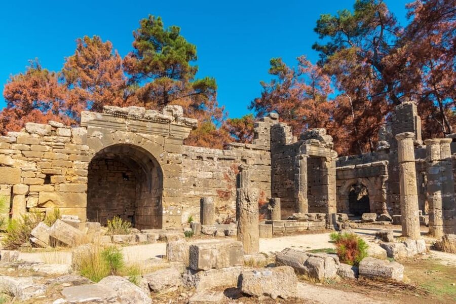 City of Side: Cabrio Bus & Green Lake Boat Tour with Lunch - Manavgat Central Mosque: minarets, dome, and chandeliers