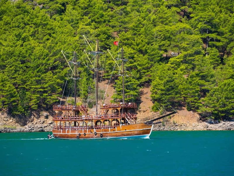 From Alanya: Green Canyon Boat Trip with Lunch and Drinks - Lunch Overlooking the Lake: Simple, Solid, and Filling