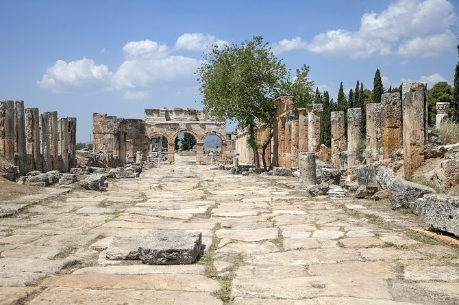 Full-Day Guided Tour in Pamukkale and Salda Lake - Pamukkale Travertines: The Cotton Castle and the Water That Changes