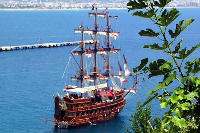 Halal Concept Short Pirate Boat Tour in Alanya - Fosforlu Mağara: Phosphoric Cave, Night Glow, and Bread-Only Piranhas