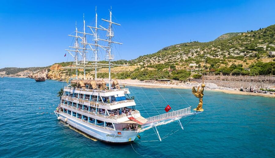 Luxury Harem Maldives Alanya All Inclusive Boat Adventure - DJ music party at sea: fun, but pick your expectations